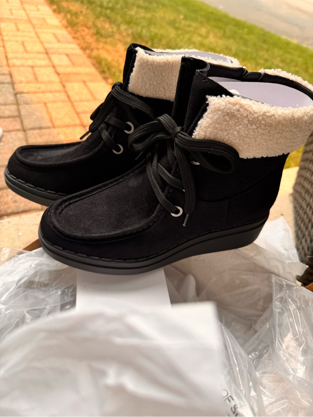 LIFESTRIDE ANKLE BOOTIES.   SIZE 7.  BRAND NEW!!!!  NOT WORN.